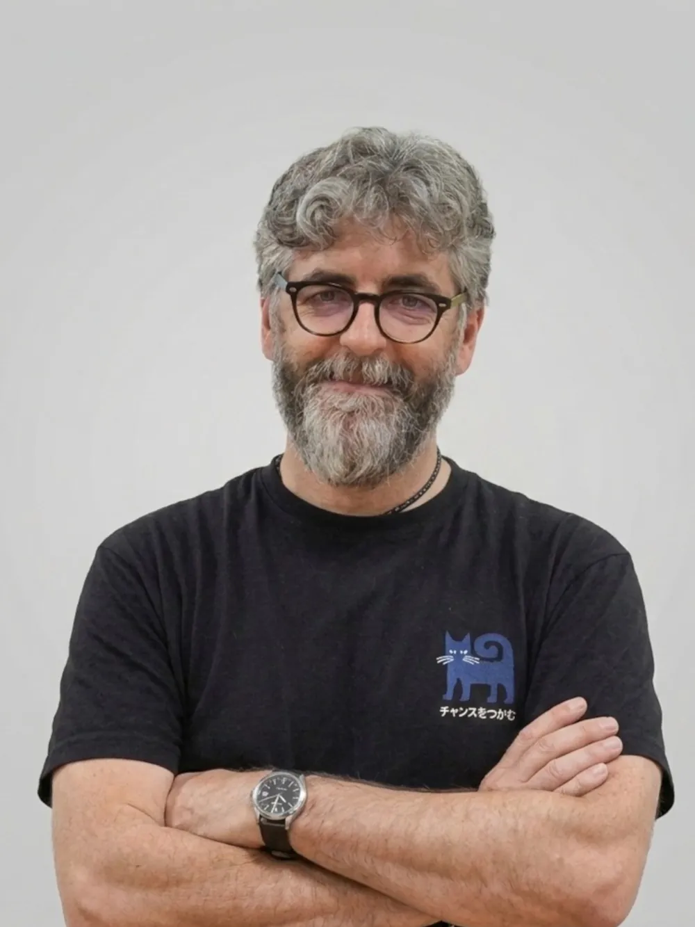 Retrato de Domenico Di Siena, con gafas y barba, de brazos cruzados